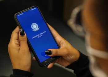 37 milhões de trabalhadores com carteira assinada trabalham mais de 41 horas por semana, diz governo