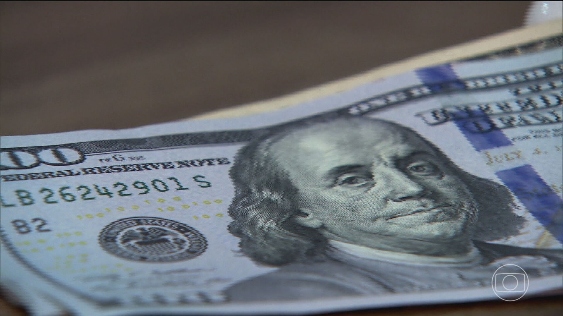 Dólar cai com avanço das negociações entre EUA e Irã por fim da guerra; Ibovespa sobe