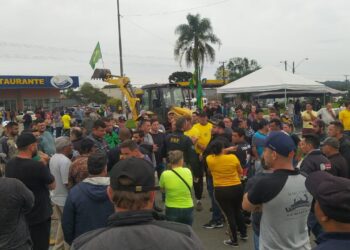 Câmara aprova anistia a multas por bloqueios de estrada após eleição de 2022; texto também reforça piso do frete