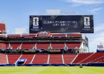 Levi’s ironiza exigência da Fifa para a Copa de 2026 e brinca com logo coberto em estádio