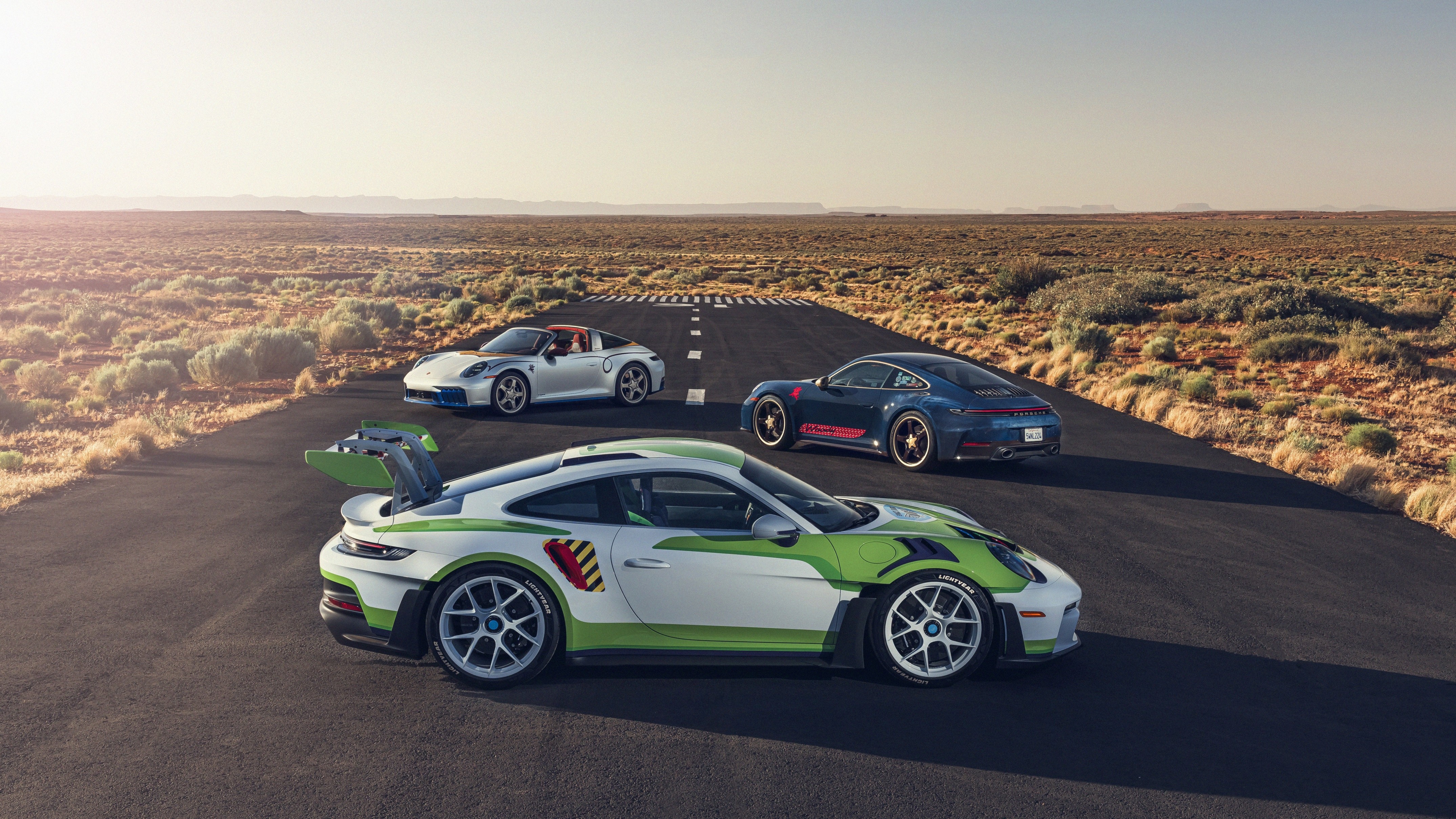 Porsche apresenta carros inspirados em Toy Story 5 no tapete vermelho