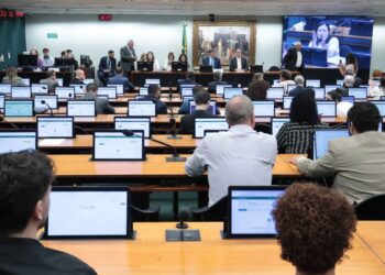 CCJ da Câmara aprova PEC que reduz maioridade penal para 16 anos