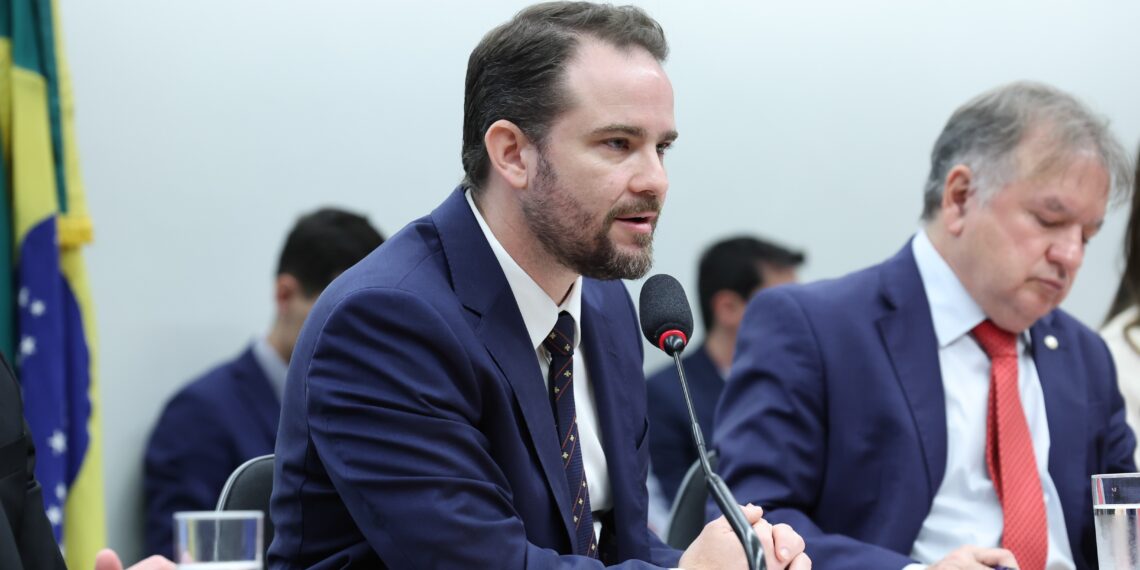 Ministro da Fazenda diz que governo vai propor aumento do limite do MEI e a contratação de mais um funcionário