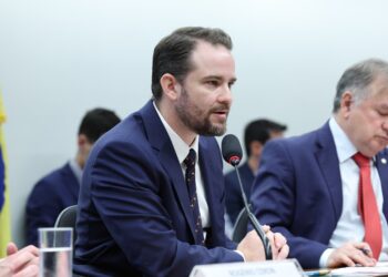 Ministro da Fazenda diz que governo vai propor aumento do limite do MEI e a contratação de mais um funcionário