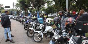Governo prepara linha de crédito para motociclistas de aplicativos