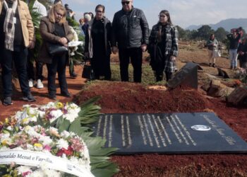 Restos mortais de Grenaldo Silva, morto pela ditadura, são sepultados