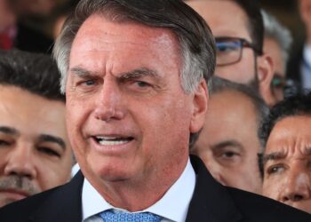 Moraes autoriza defesa de Bolsonaro a acompanhar depoimento sobre arma