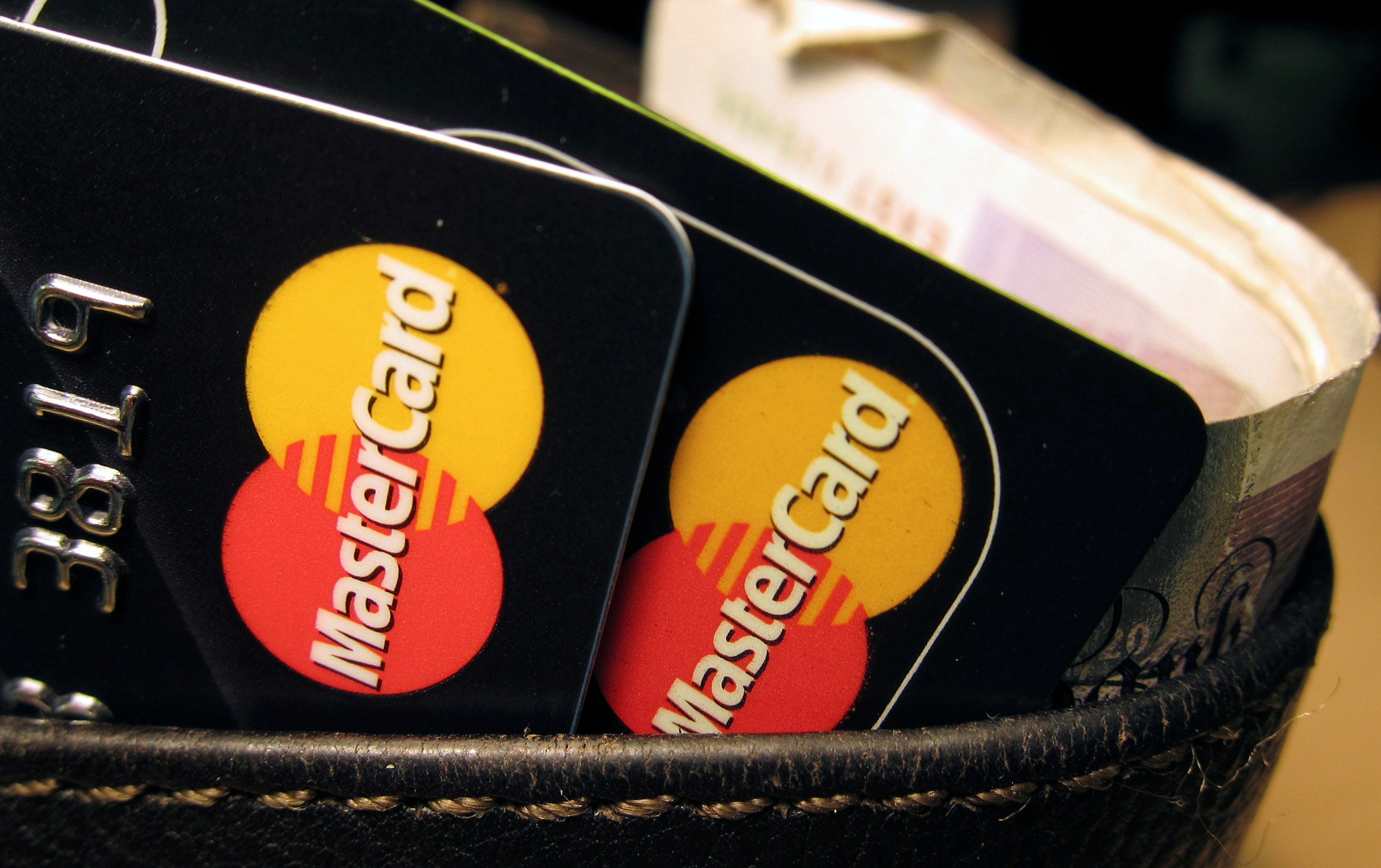 Cuba vai suspender transações com Visa e Mastercard em meio a sanções dos EUA