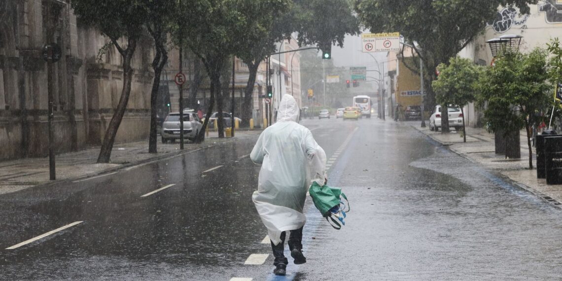 Sul, Sudeste e Centro-Oeste podem ter final de semana de chuva intensa