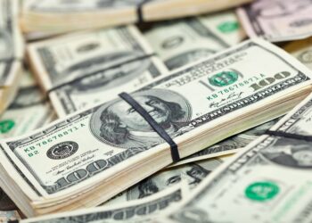 Dólar abre sessão desta quinta-feira, com inflação do Brasil e dos EUA no radar