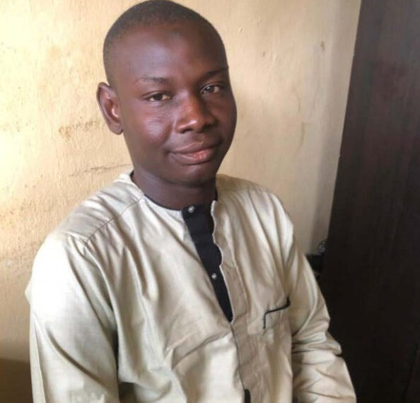 Músico nigeriano condenado à morte por letra de canção aguarda decisão