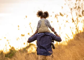 Como criar filhos emocionalmente saudáveis na fé: dicas essenciais