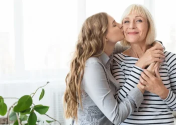 5 necessidades dos filhos adultos que pais devem atender