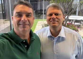Perfis anônimos investem mais de R$ 1 milhão em ataques políticos