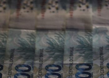 Redução de impostos e equilíbrio fiscal são prioridades, aponta CNI