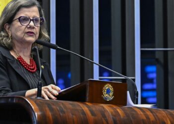 Lula anuncia Teresa Leitão líder do governo no Senado
