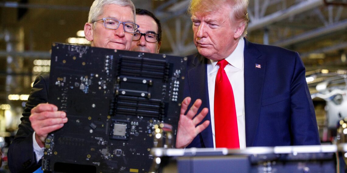 Trump diz que Apple fará chips nos EUA em parceria com a Intel