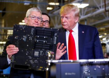 Trump diz que Apple fará chips nos EUA em parceria com a Intel