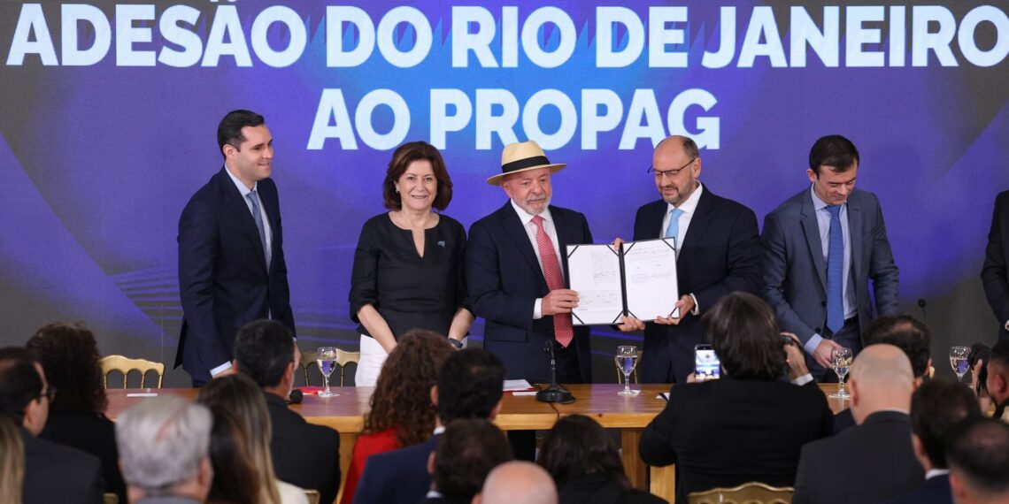 Rio de Janeiro adere ao Propag e reduz parcelas da dívida com a União