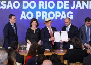 Rio de Janeiro adere ao Propag e reduz parcelas da dívida com a União
