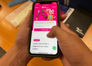 Claro é processada por compartilhar dados de clientes com a Serasa