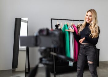Live shopping: como transmissões ao vivo viraram estratégia de venda