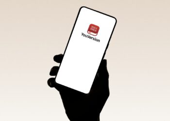 App da Bíblia sofre críticas após incluir tradução polêmica