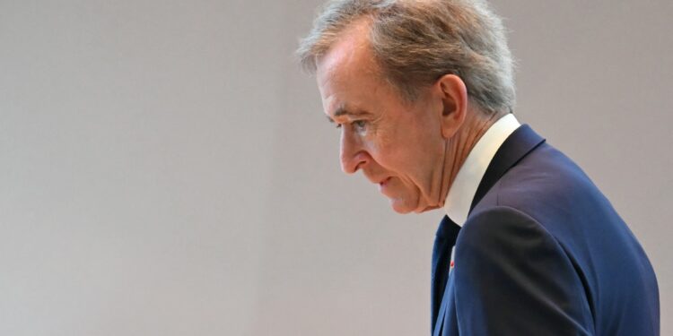 Bilionário Bernard Arnault, o homem mais rico da França, terá de pagar € 22,5 milhões em impostos atrasados