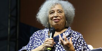 Flip: Angela Davis cita pensadores brasileiros e critica gentrificação
