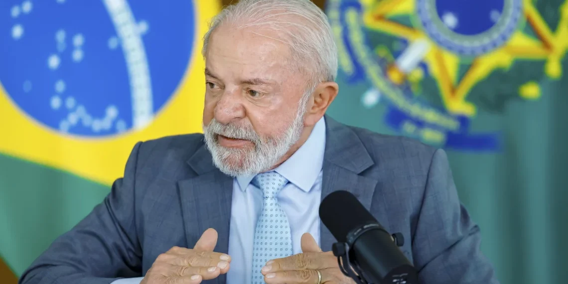 Lula critica Flávio Bolsonaro por pedido de adiamento de tarifas dos EUA