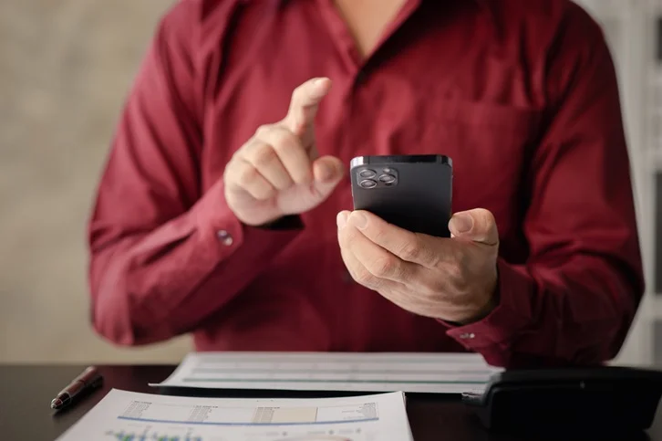 IBGE: uso de internet avança, mas 10,2% da população ainda não tem celular
