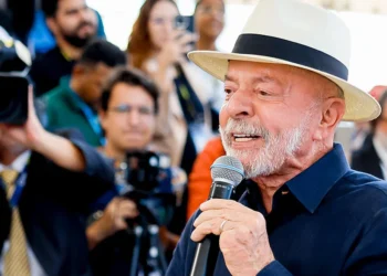 Lula libera crédito de R$ 18,5 bi para empresas afetadas por tarifaço americano