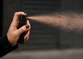 Lei do spray de pimenta avança proteção às mulheres