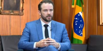 Ministro da Fazenda diz que pessoas e empresas alvos de sanções dos EUA já estavam sendo investigadas: ‘interferência nos preocupa’