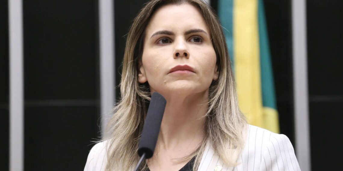 Justiça determina que PSOL retire postagem sobre deputada