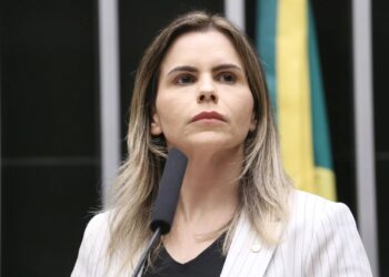 Justiça determina que PSOL retire postagem sobre deputada