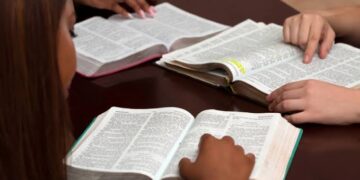 Pastor do Kentucky defende esquete de escola bíblica sobre o diabo
