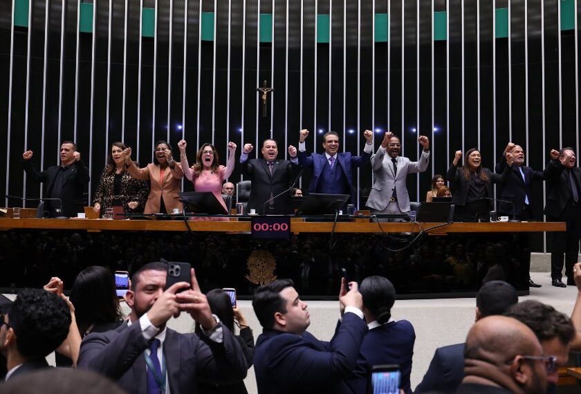 Câmara dos Deputados homenageia os 49 anos da Igreja Universal