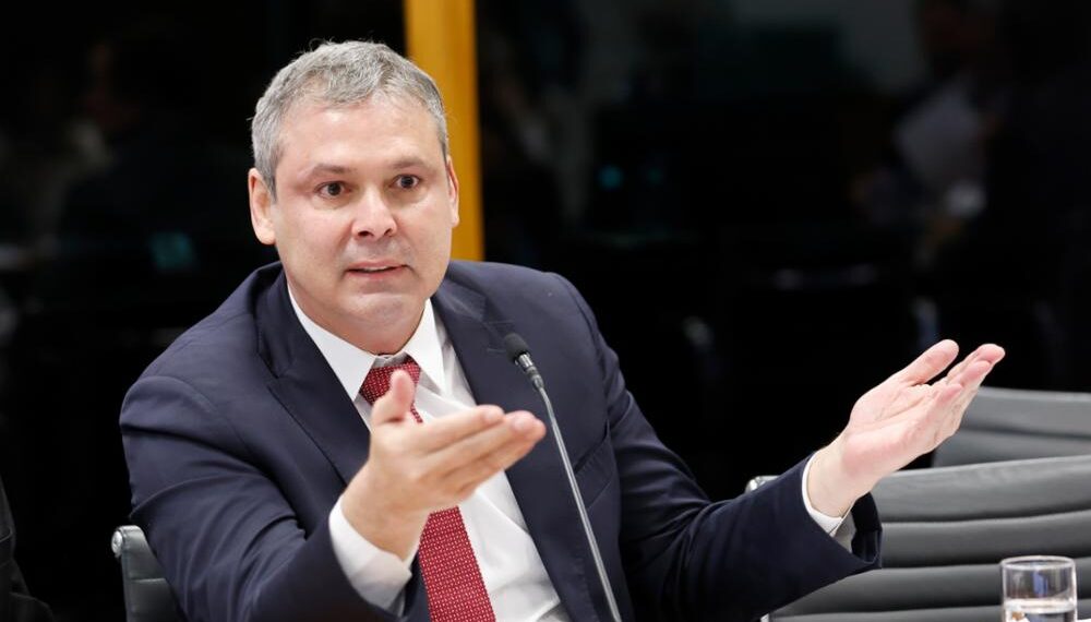 Lindbergh diz que PT não pedirá inelegibilidade de Flávio