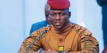 Líder de Burkina Faso rejeita lei da Sharia e apoia educação