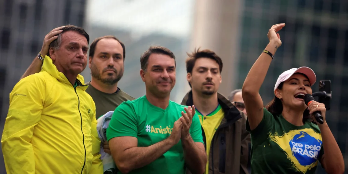Aliados acreditam que vídeo de Flávio para Michelle trará paz