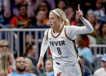 Jogadora da WNBA critica participação de atletas trans em ligas femininas