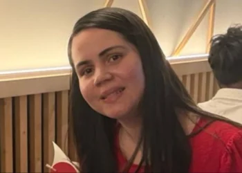 Brasileira é morta a facadas em Barcelona na frente dos filhos