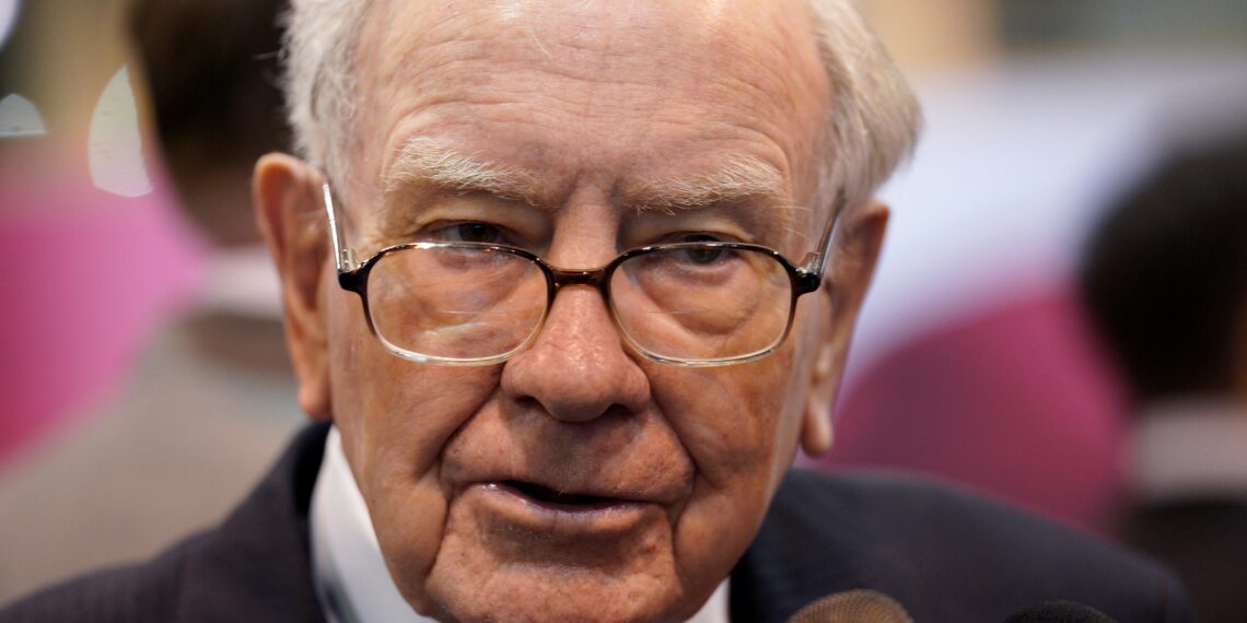Warren Buffett deixa de doar para fundação de Bill Gates após revelações sobre ligação com Jeffrey Epstein