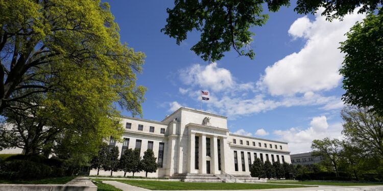 Fed mantém juros dos EUA na faixa de 3,50% a 3,75% ao ano