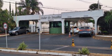 Bolsonaro pede autorização para receber Mileii na prisão domiciliar