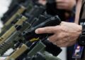 Ações pró-armas de Trump devem favorecer facções criminosas no Brasil