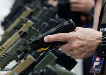 Ações pró-armas de Trump devem favorecer facções criminosas no Brasil