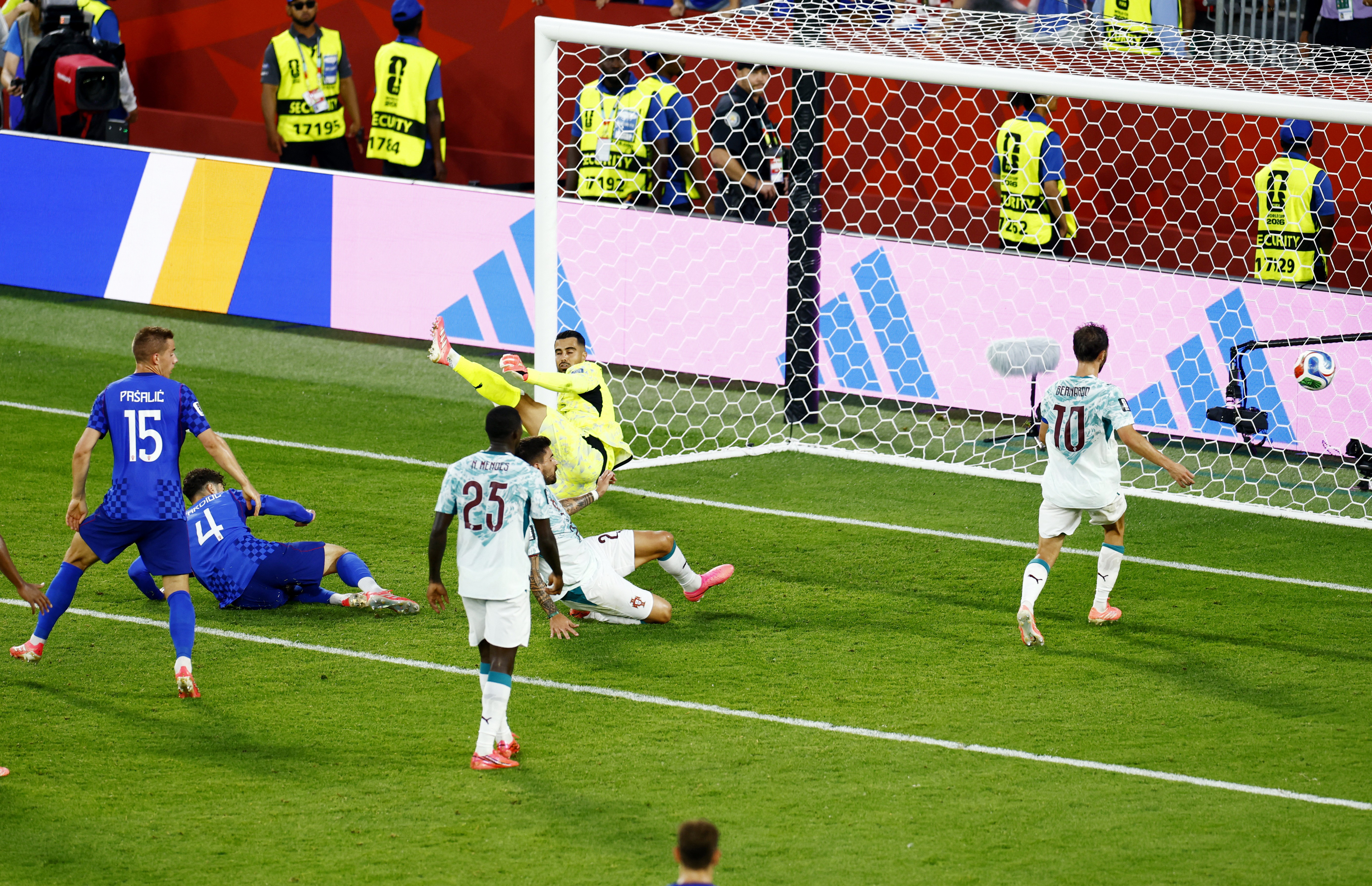 Entenda como a bola com sensor classificou Portugal na Copa