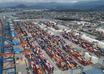 Exportações batem recorde e déficit das contas externas cai em junho